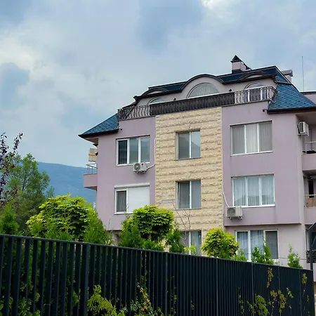 Paradise Nest Apartman *